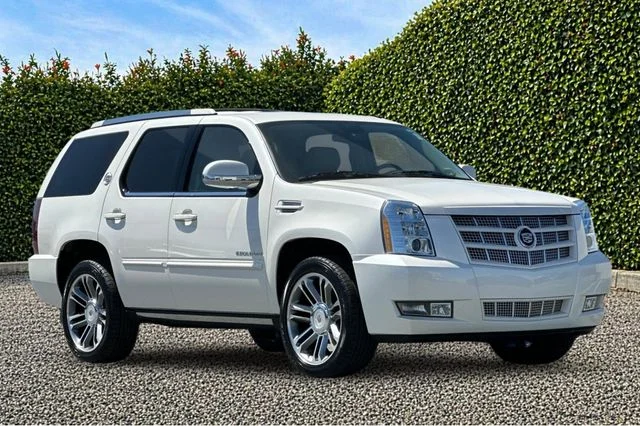 2013 Cadillac Escalade AWD Premium's photo