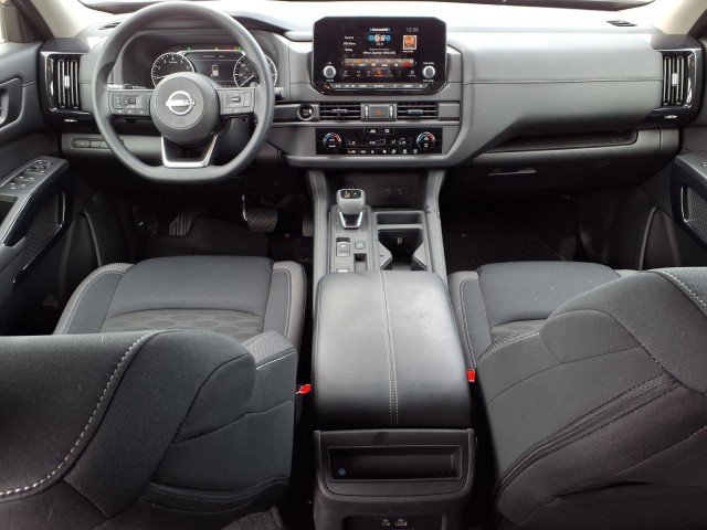 2025 Nissan Pathfinder S - Photo 8