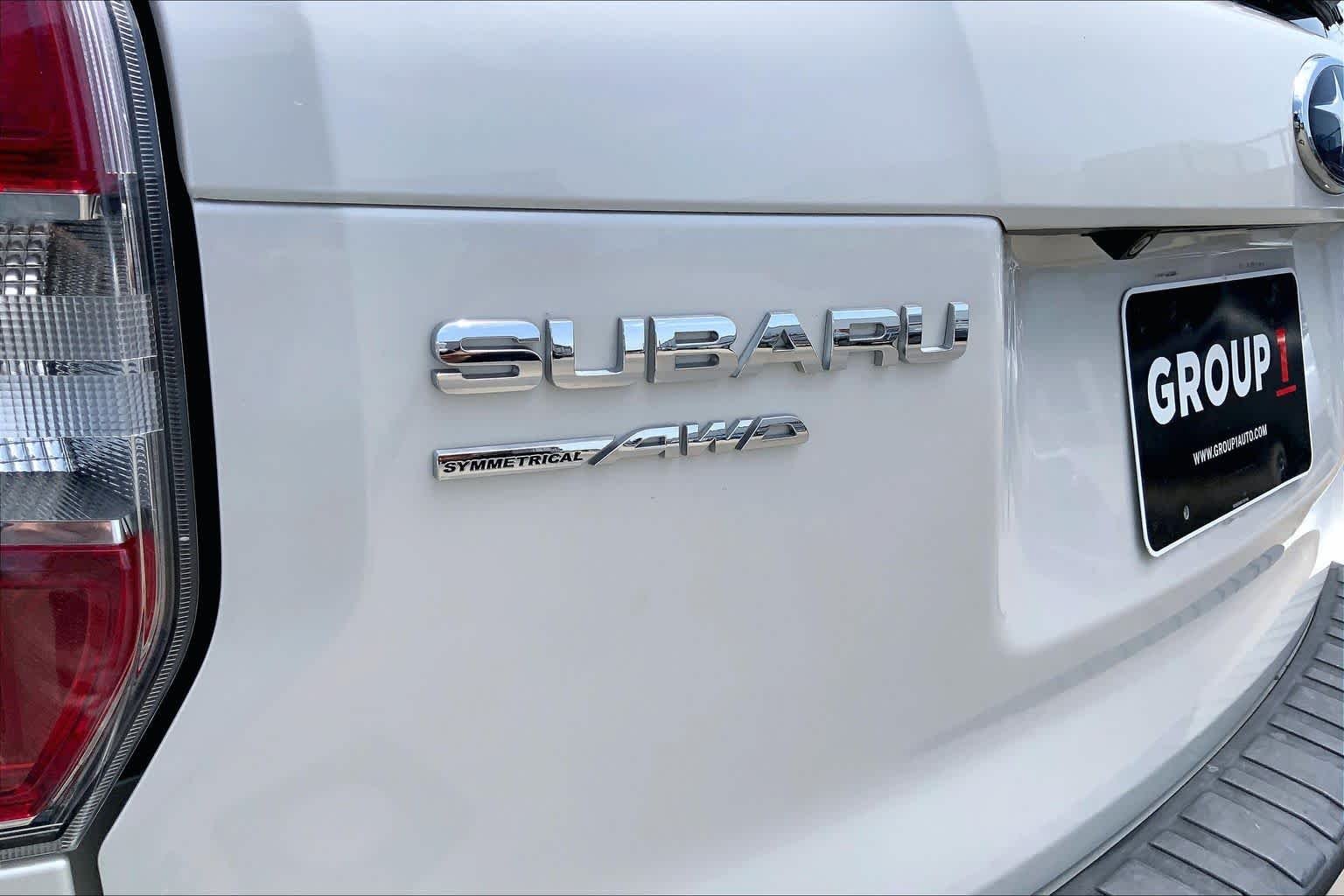 Used 2015 Satin White Pearl Subaru 2.5i Premium image 30