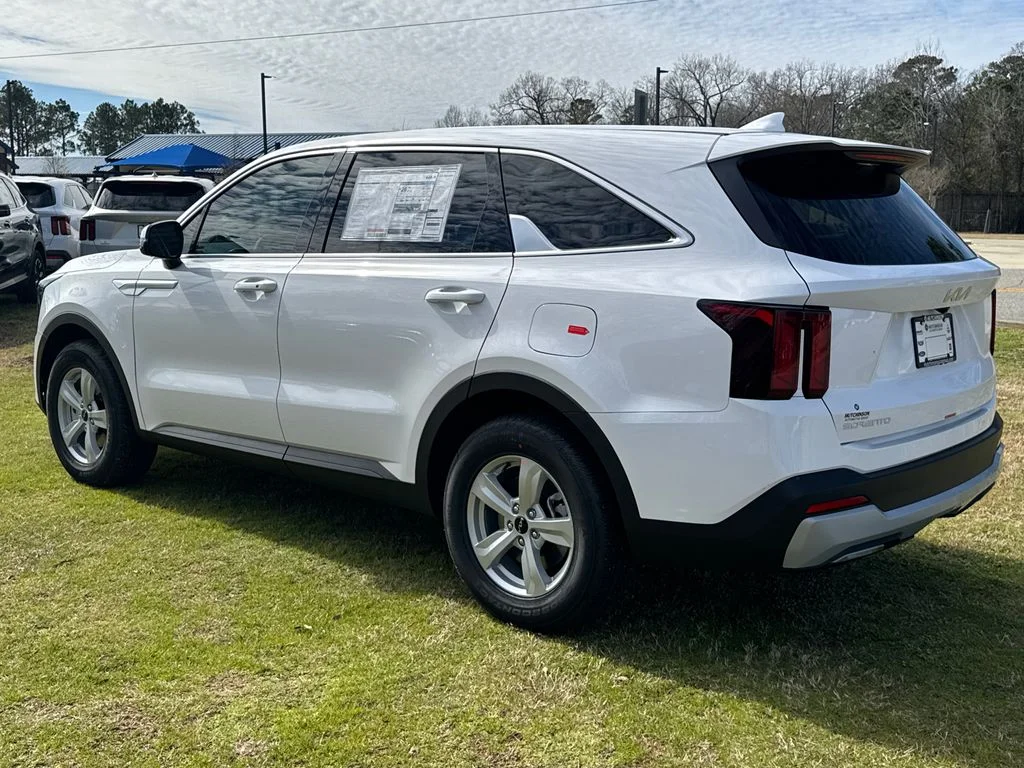 New 2026 Glacial White Pearl Kia LX image 5