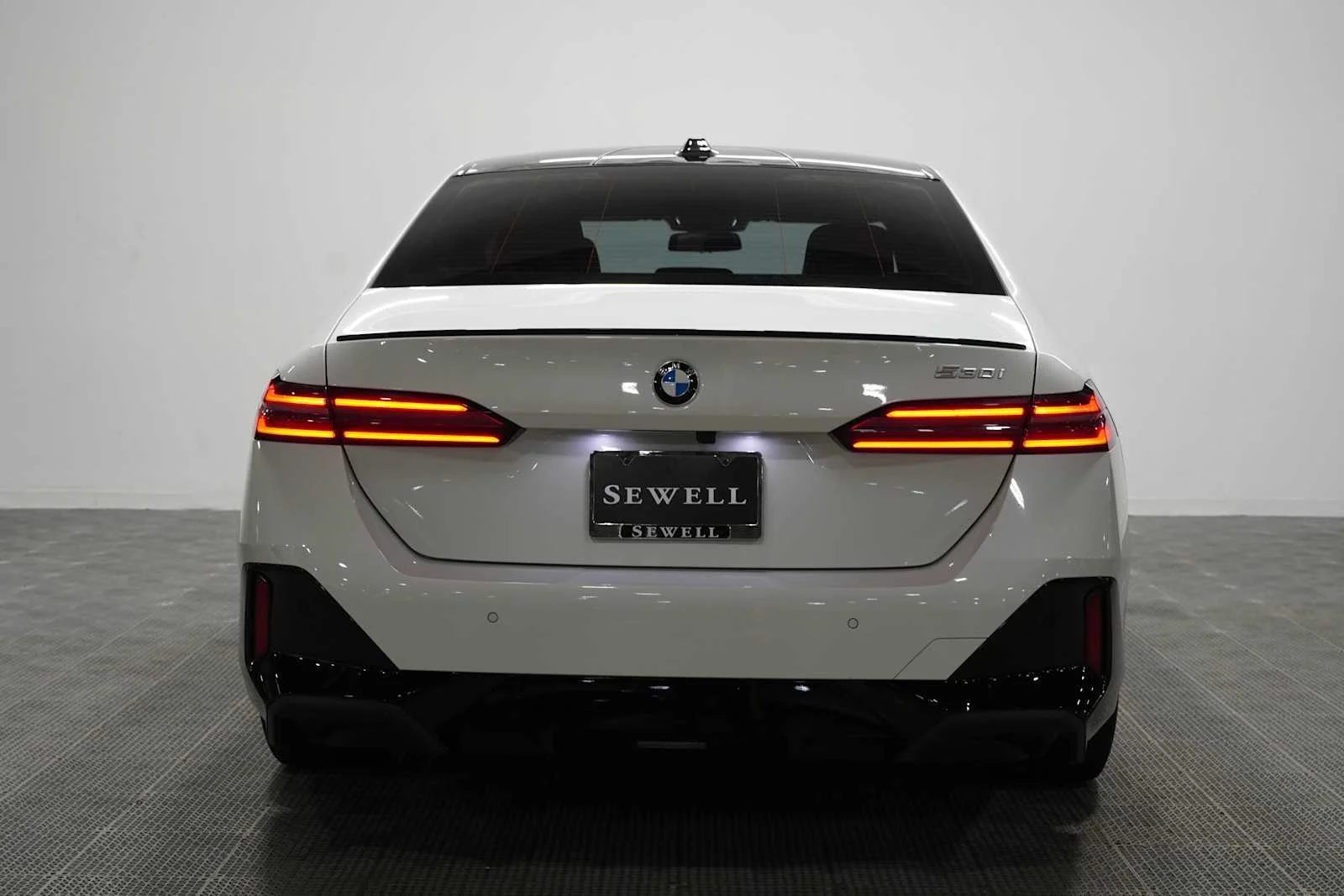 Certified Used 2024 Mineral White Metallic BMW 530i image 5