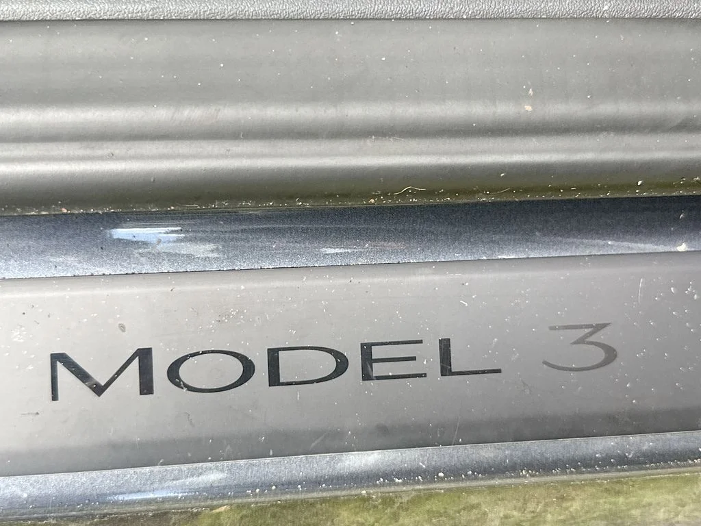 Used 2023  Tesla Base image 14