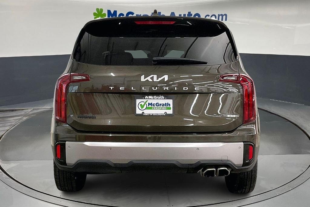 Used 2025 Green Kia S image 6