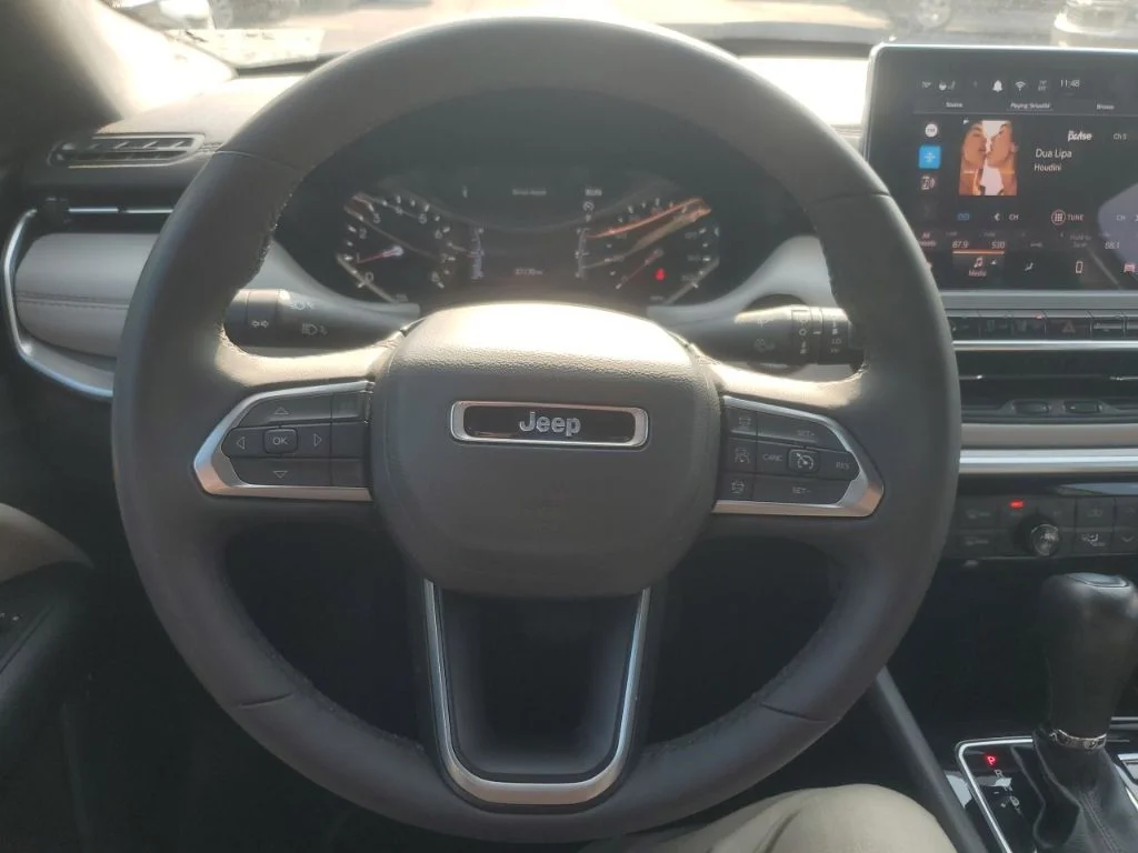 Used 2025 White Jeep Limited image 21