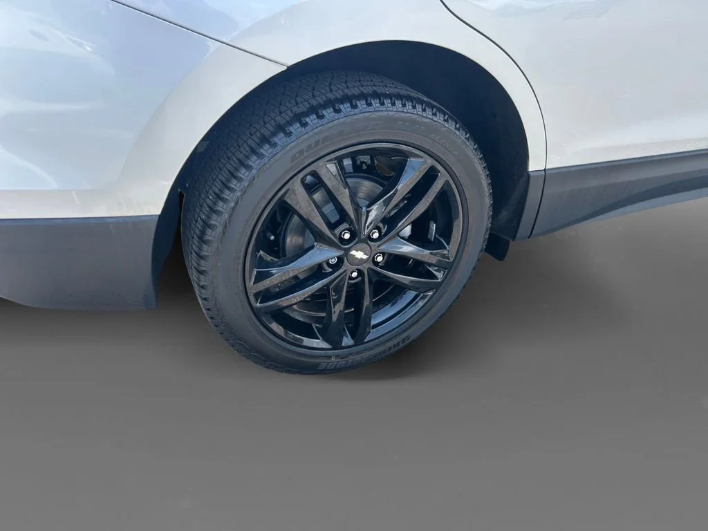 Used 2021 SILVER ICE METALLIC Chevrolet LT image 10