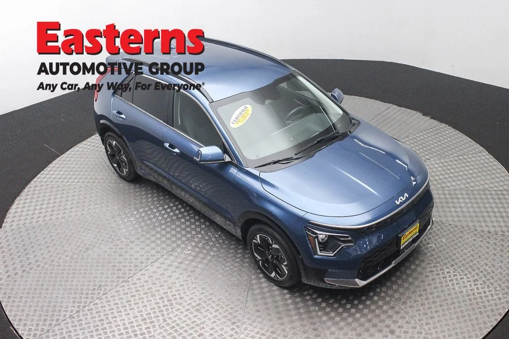 Used 2023 Blue Kia Wind image 3