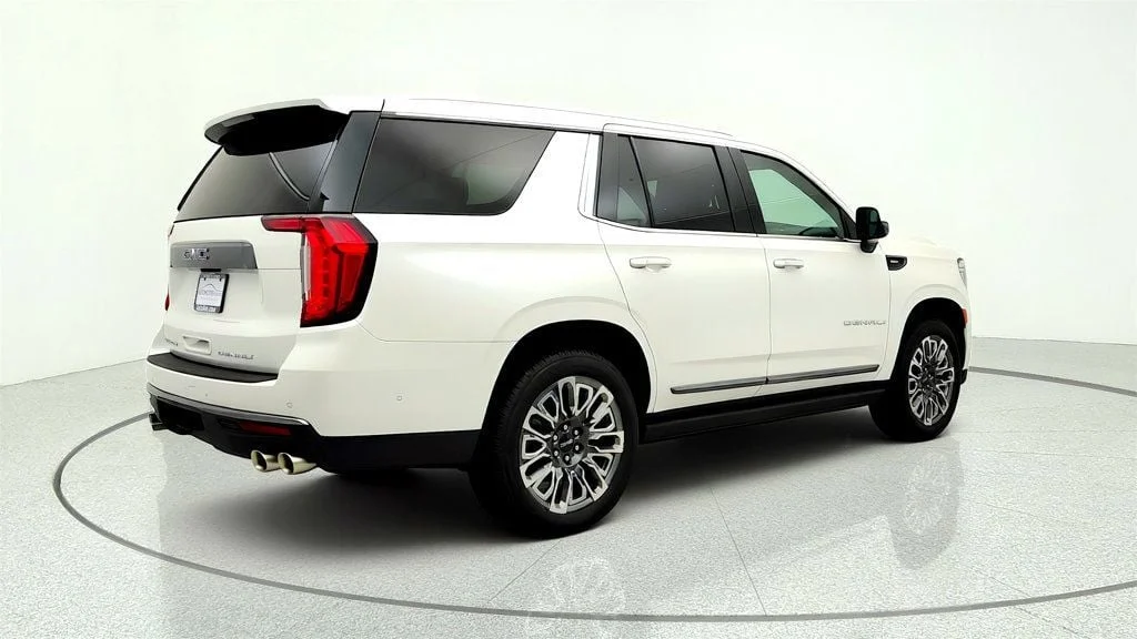 Used 2023 White Frost Tricoat GMC 4WD 4dr Denali Ultimate image 5