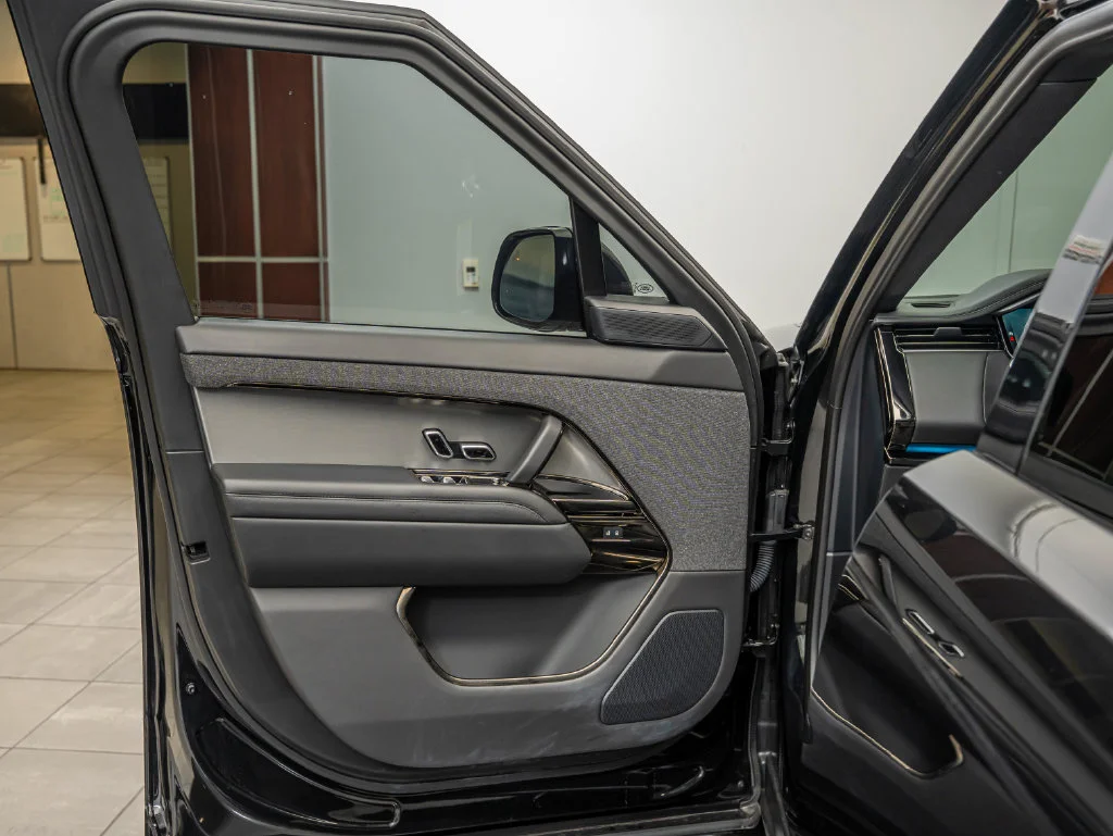 Used 2024 Black Land Rover Dynamic SE image 25