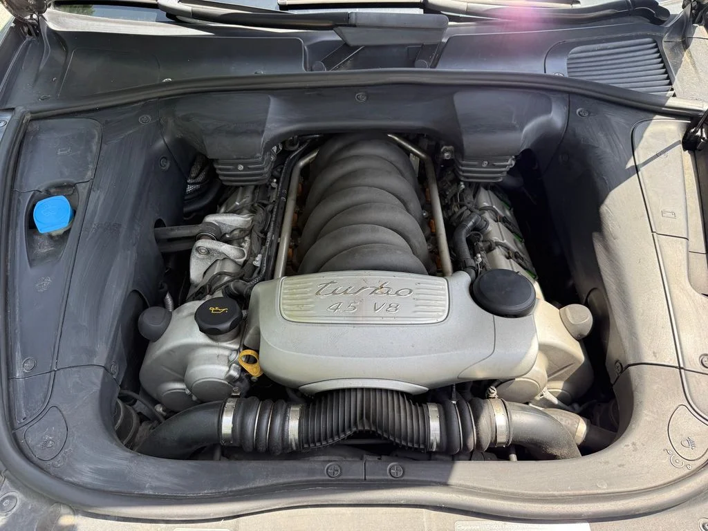 Used 2005  Porsche Turbo image 26