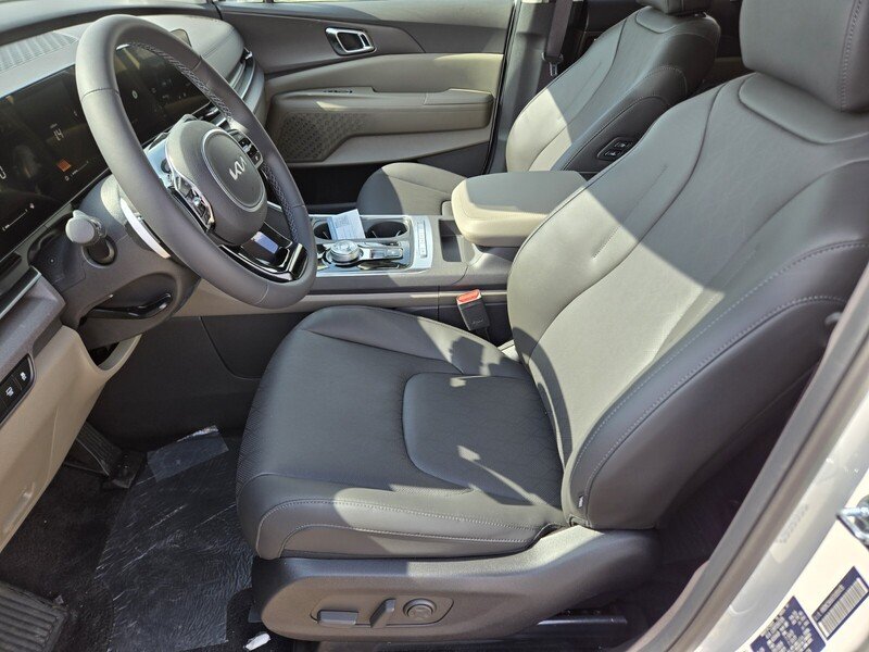 New 2026 Snow White Pearl Kia EX image 6
