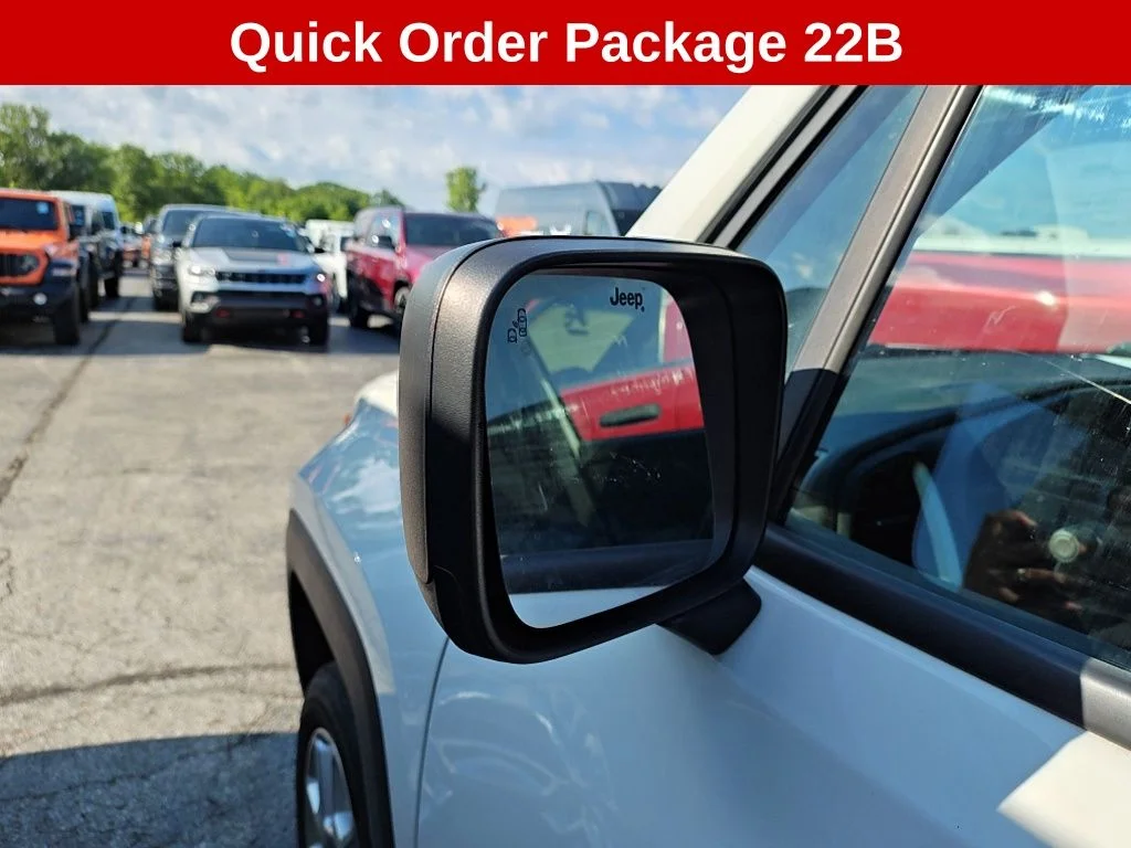 Used 2022 White Jeep Latitude image 3