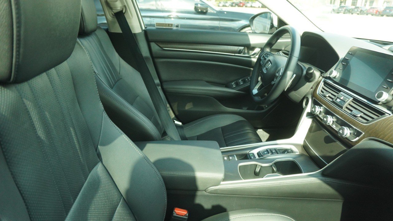 Used 2019 White Honda Touring 2.0T image 10