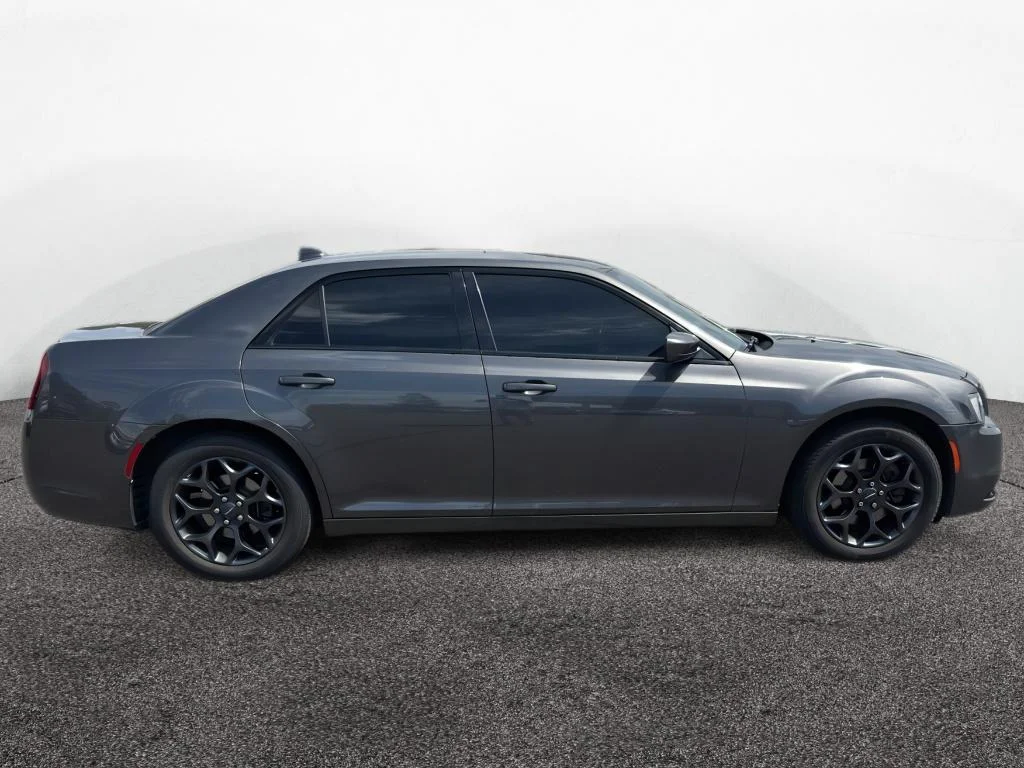 Used 2019 Granite Crystal Metallic Clearcoat Chrysler 300S image 5