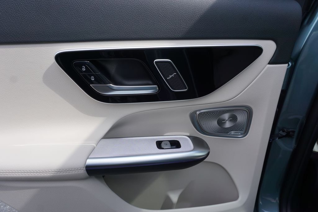 New 2027 Verde Silver Metallic Mercedes-Benz GLC 300 image 21