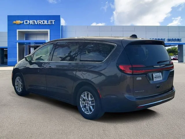 Used 2023 Granite Crystal M Chrysler Touring L image 3