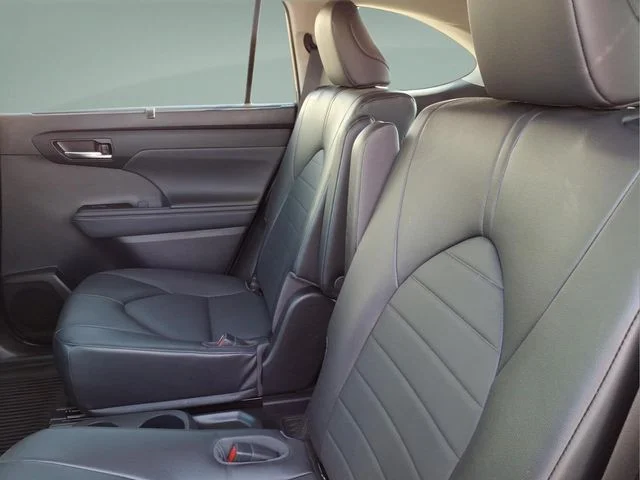 Used 2022 Red Toyota XLE image 19