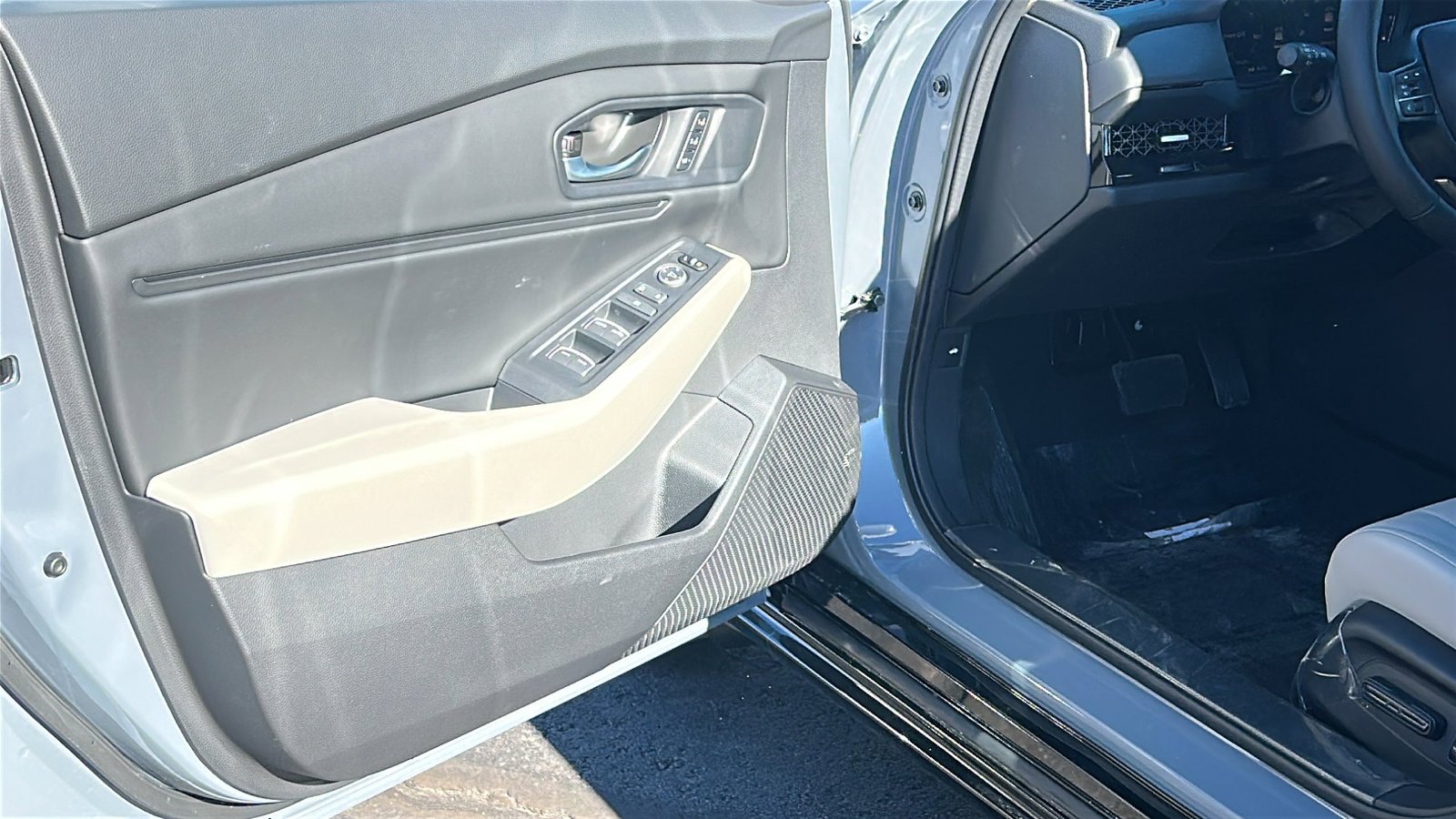 2025 Honda Accord Hybrid EX-L - Photo 23