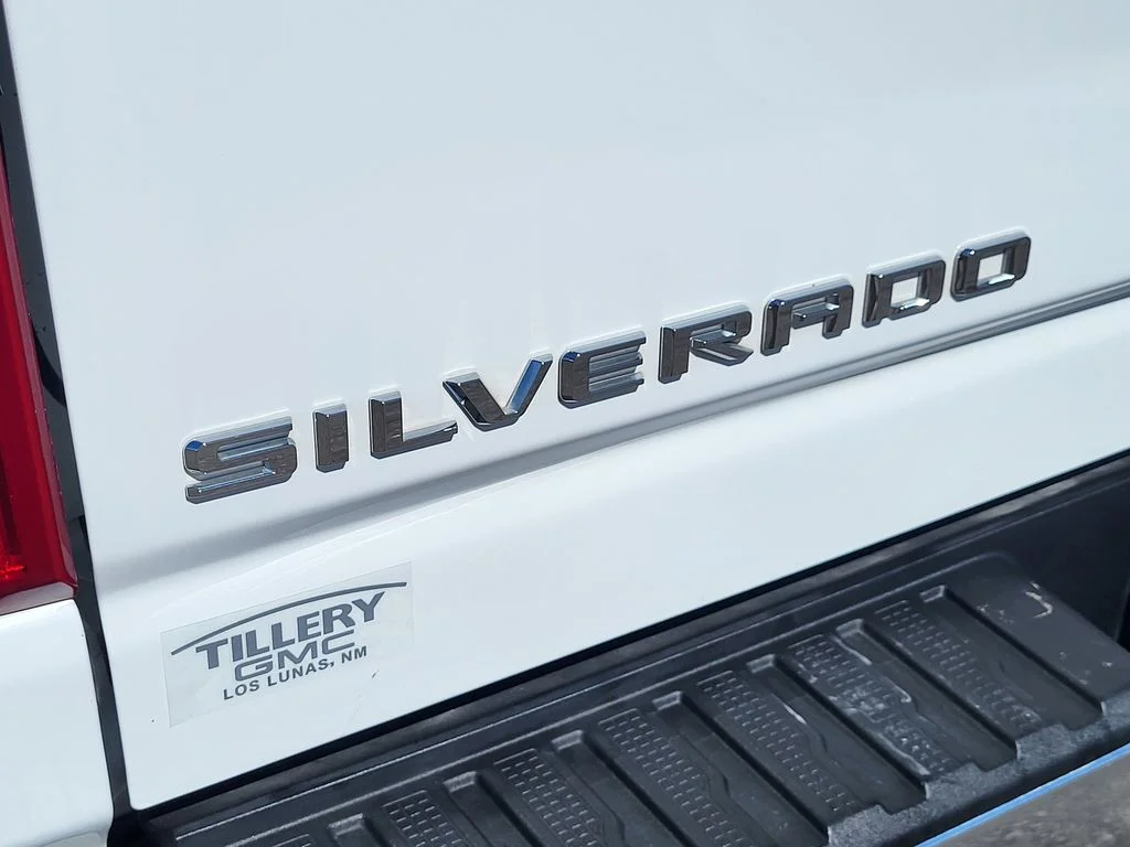 Used 2024 Summit White Chevrolet LT image 8