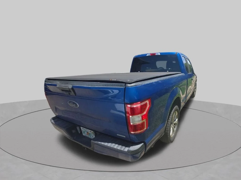 Used 2018 Blue Ford XL image 4