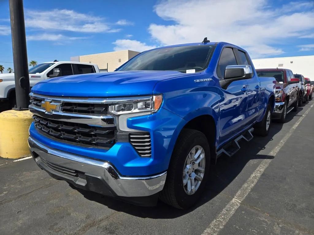 Used 2025 Riptide Blue Metallic Chevrolet LT image 1