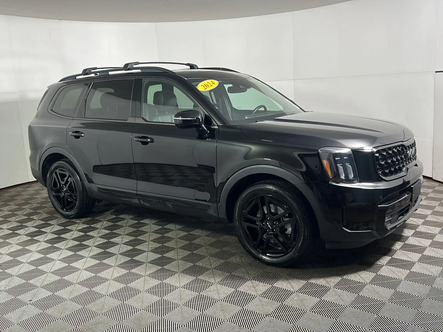 Used 2024 Ebony Black Kia SX X-Line image 5