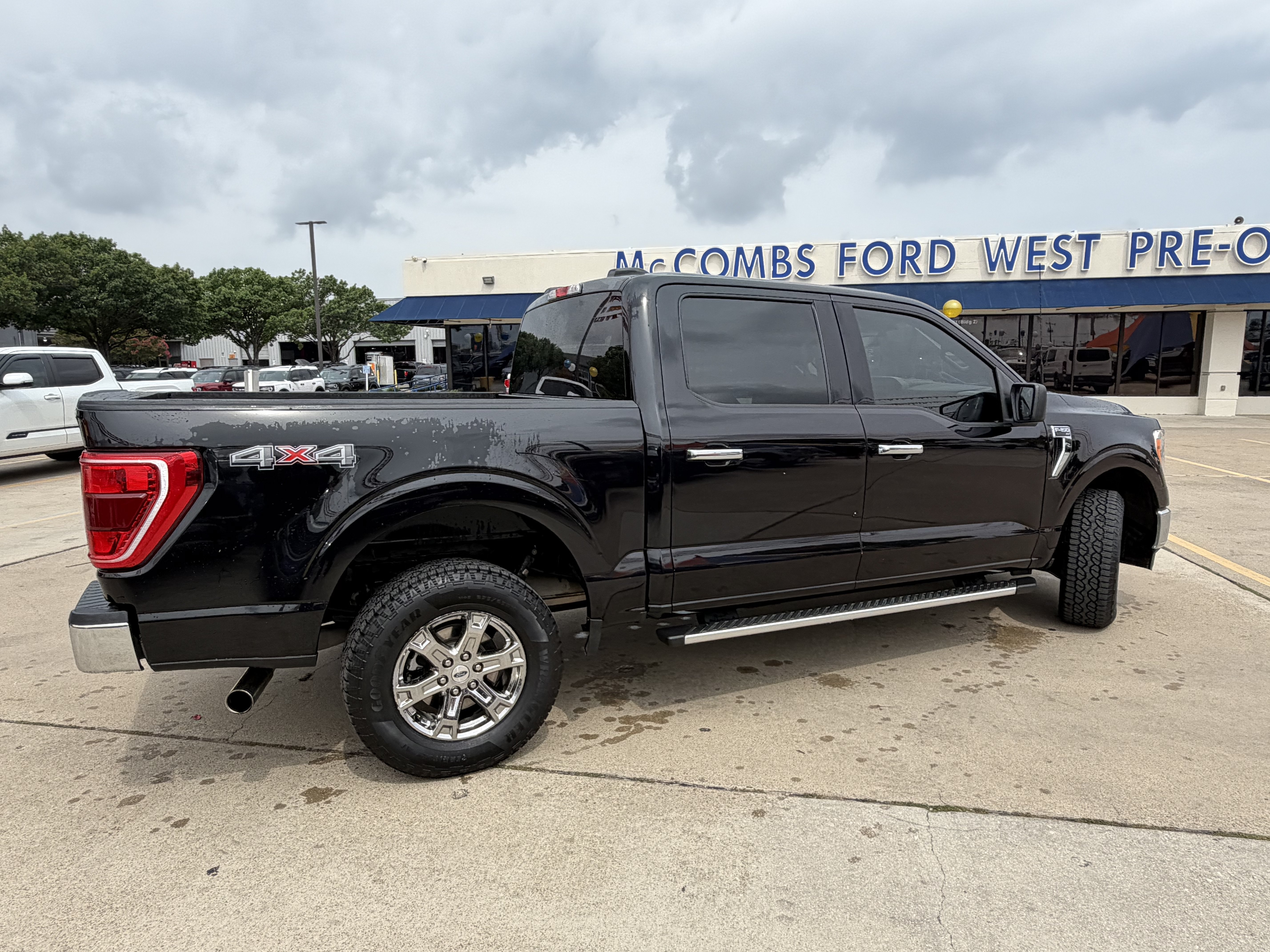 Used 2022 Agate Black Metallic Ford XLT image 5