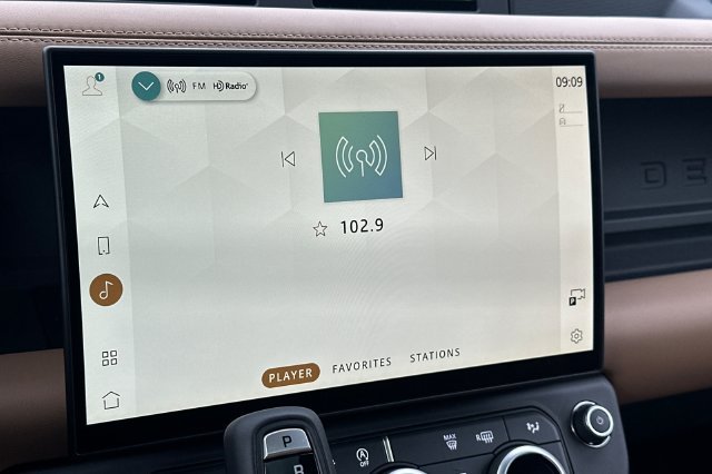 New 2026 Woolstone Green Land Rover X-Dynamic SE image 17