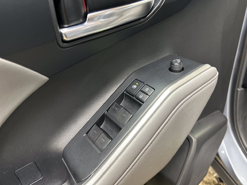 Used 2021  Toyota XLE image 15