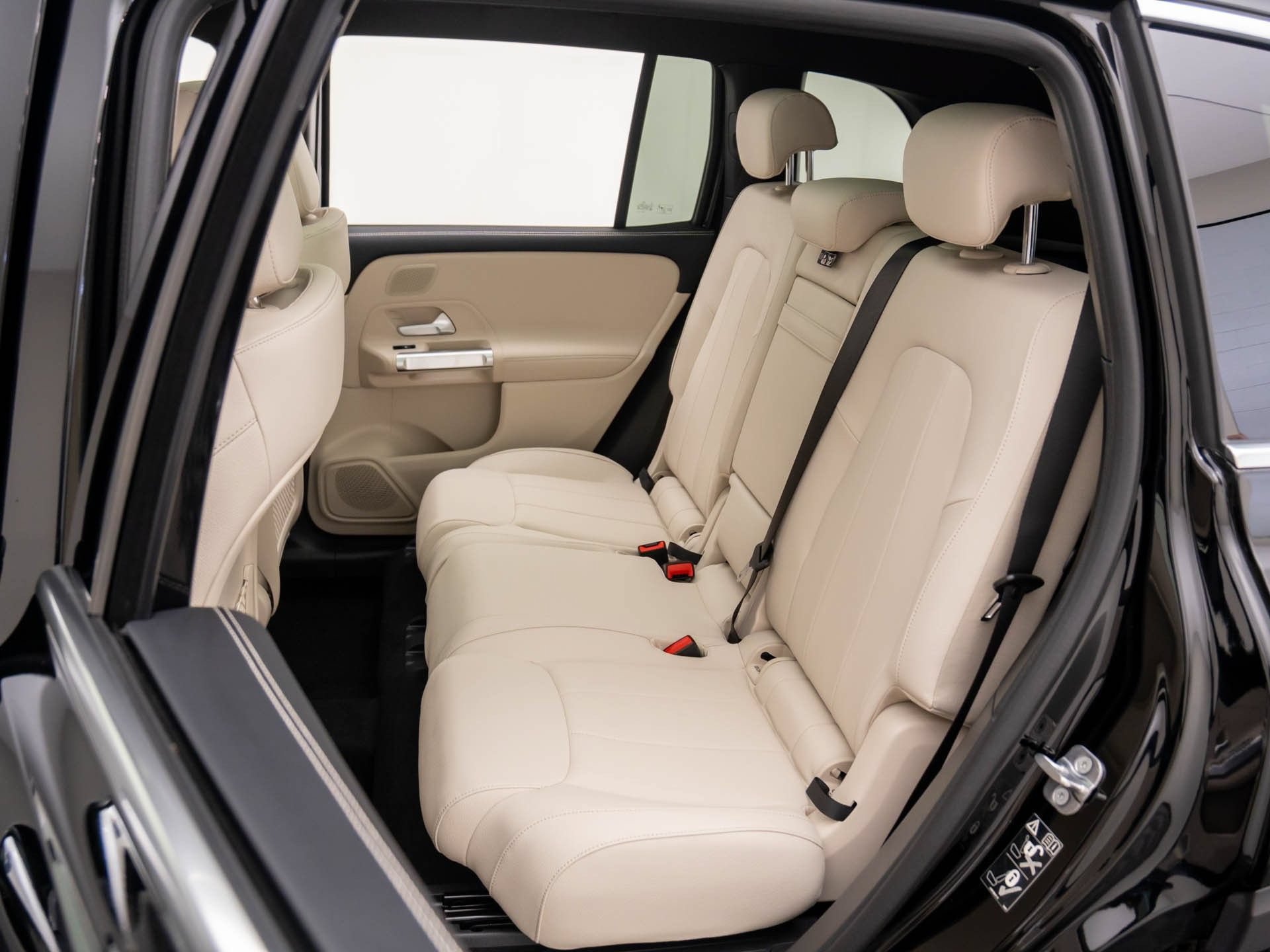 New 2026 Night Black Mercedes-Benz GLB 250 image 59