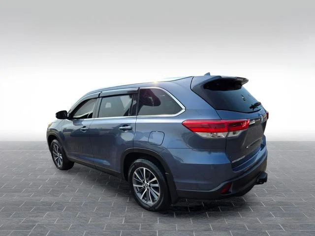 Used 2019 Blue Toyota XLE image 5