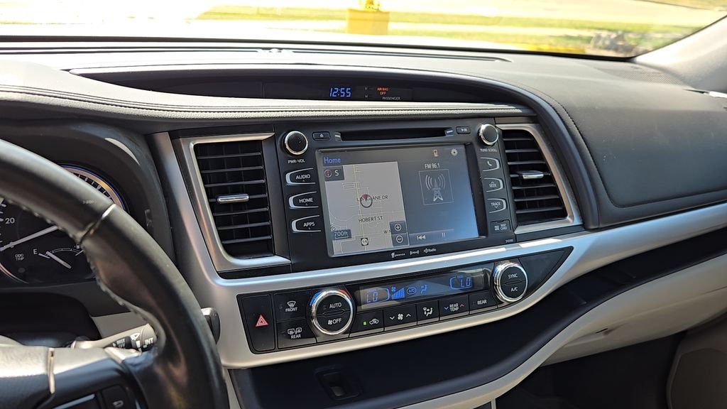 Used 2019 Celestial Silver Metallic Toyota SE image 17