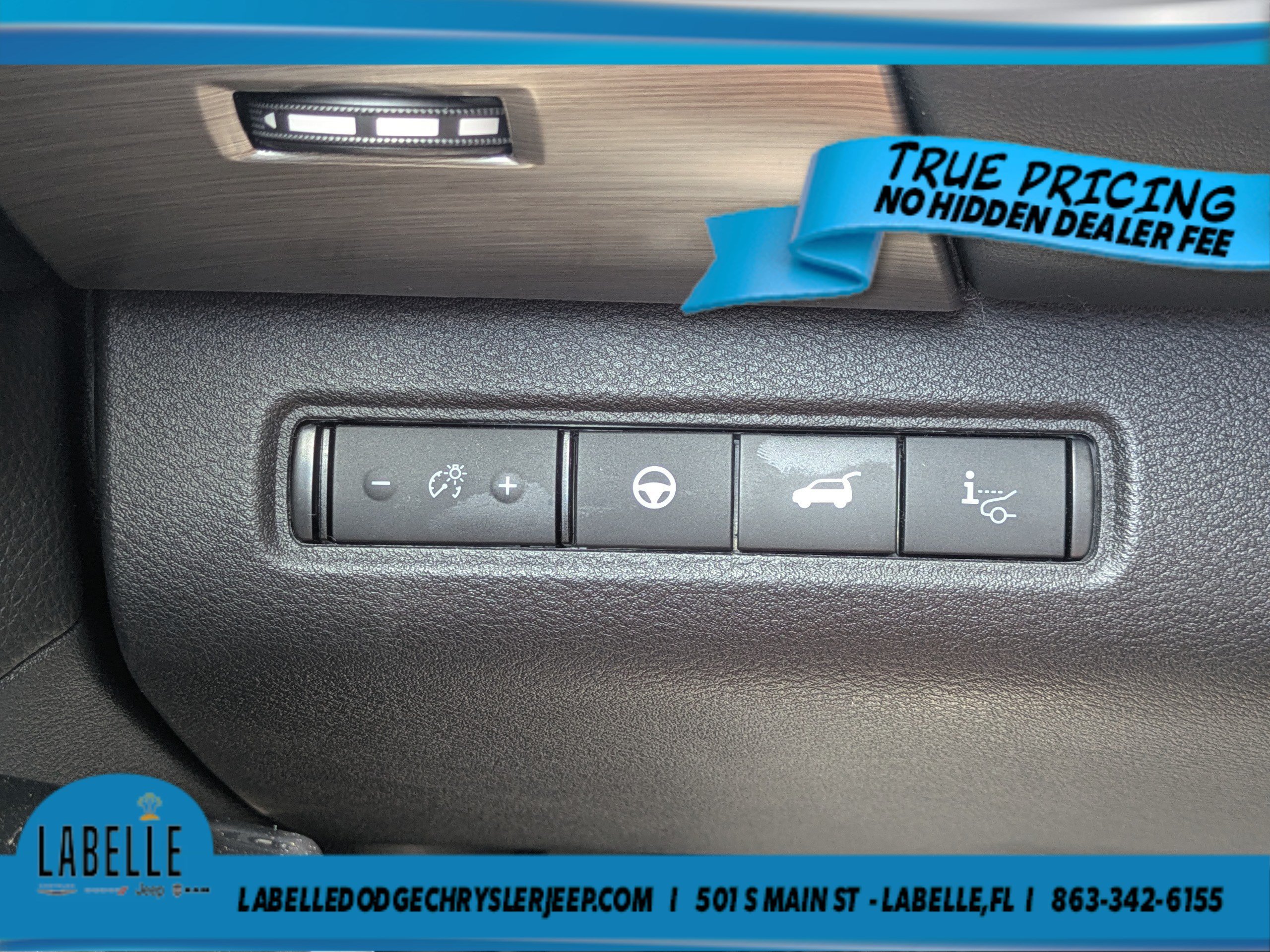 Used 2023 Pearl White Tricoat Nissan Platinum image 19