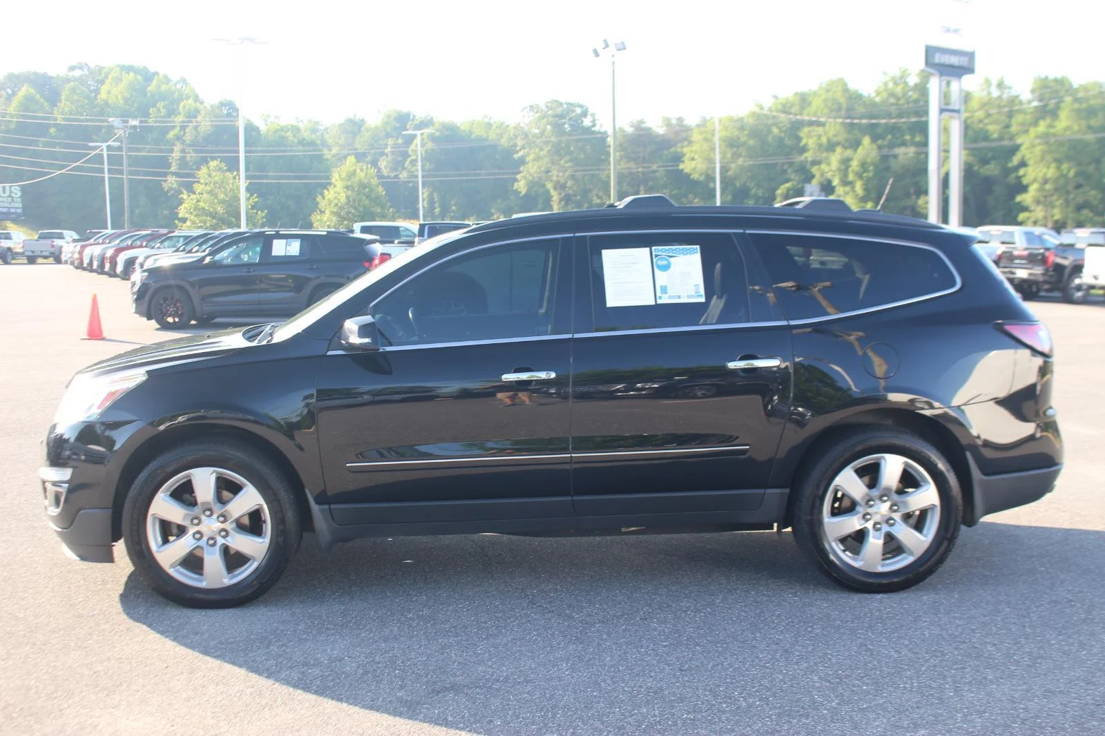 Used 2016 MOSAIC BLACK METALLIC Chevrolet LTZ image 4