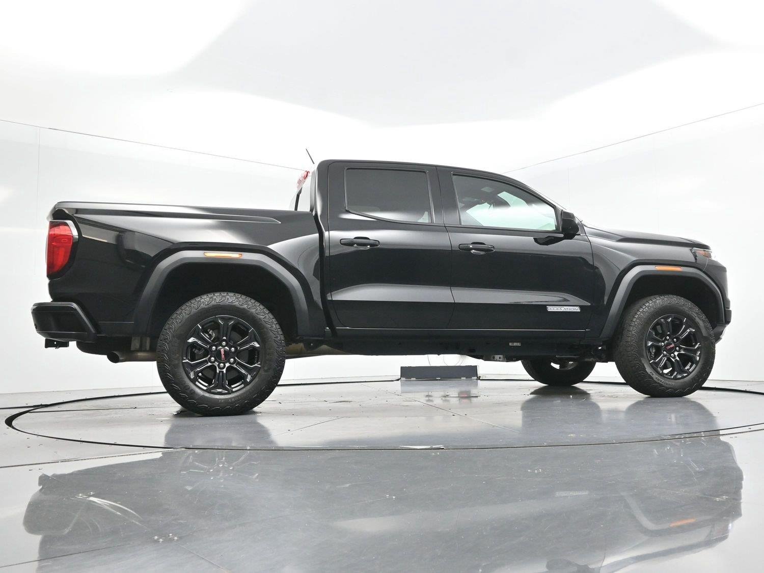 Used 2025 Onyx Black GMC Elevation image 49