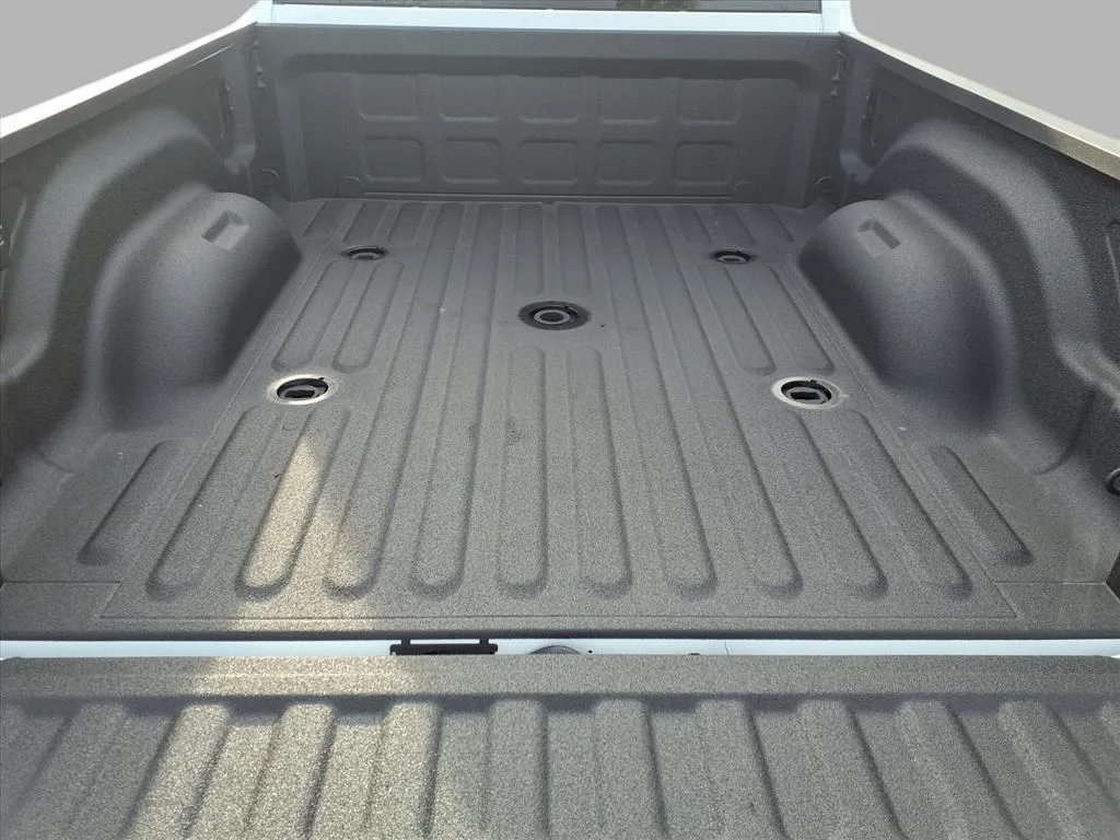 New 2026 Bright White Clear-Coat Exterior Paint RAM Laramie image 31