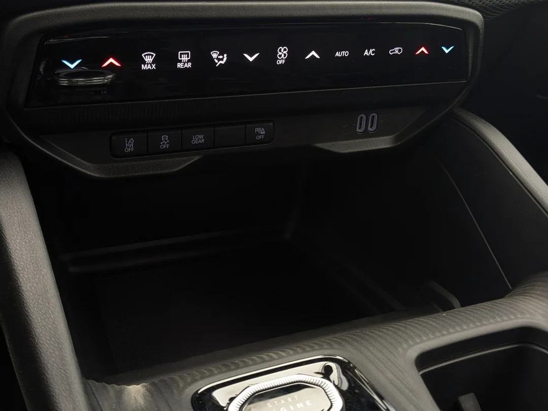 New 2026 Grey Jeep Limited - - 4x4 - 1.6L Turbo Hybrid - Uconnect 5 w/ 12.3 Screen & More! image 21