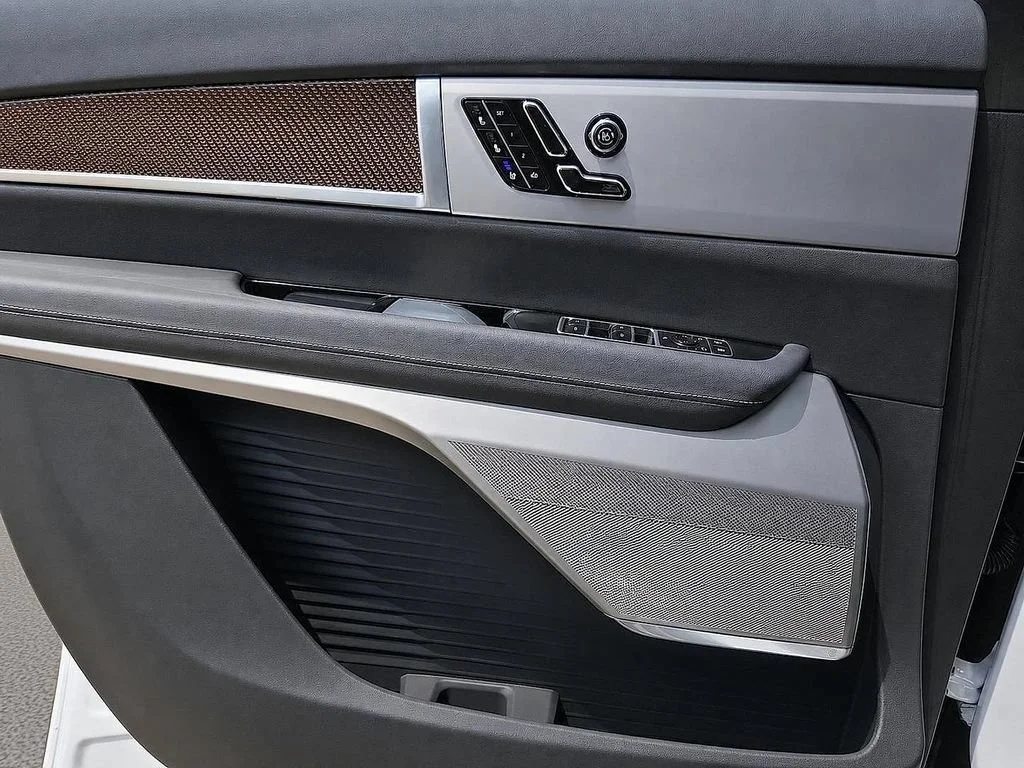 2027 Cadillac VISTIQ Luxury - Photo 14