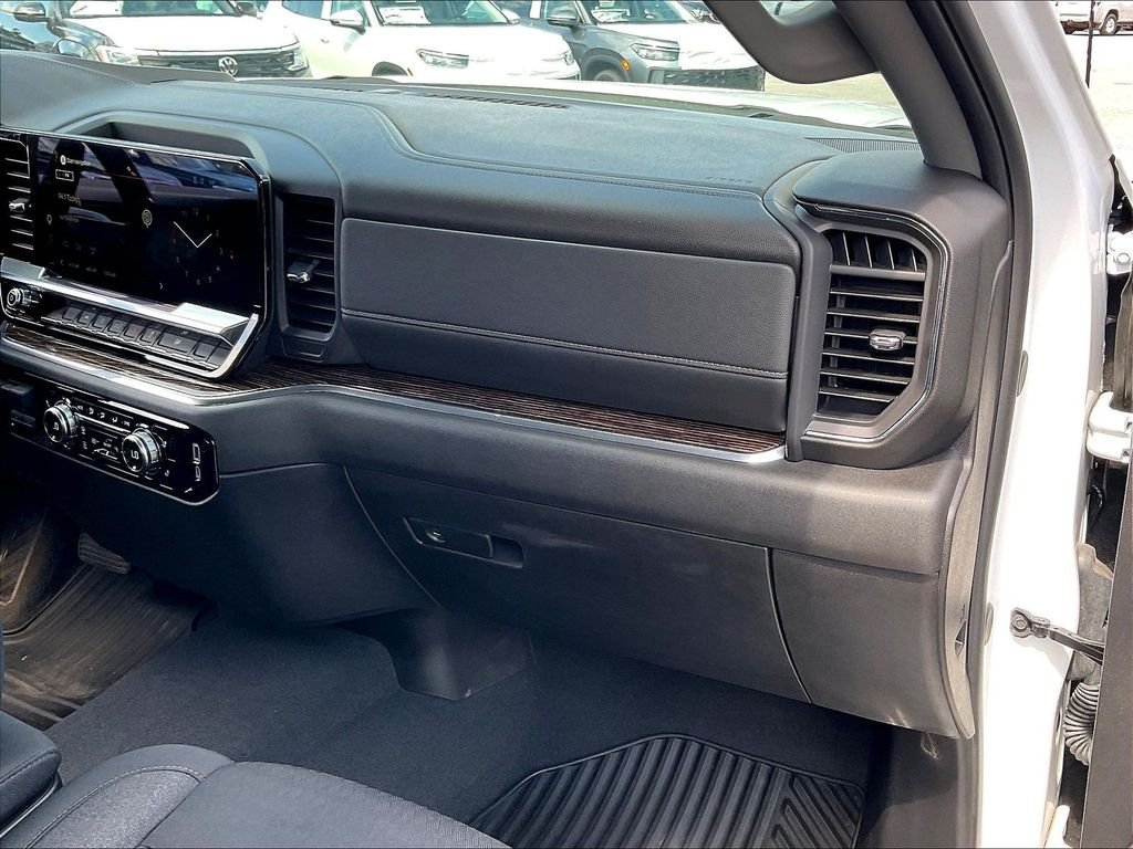 Used 2025 Summit White GMC Elevation image 12
