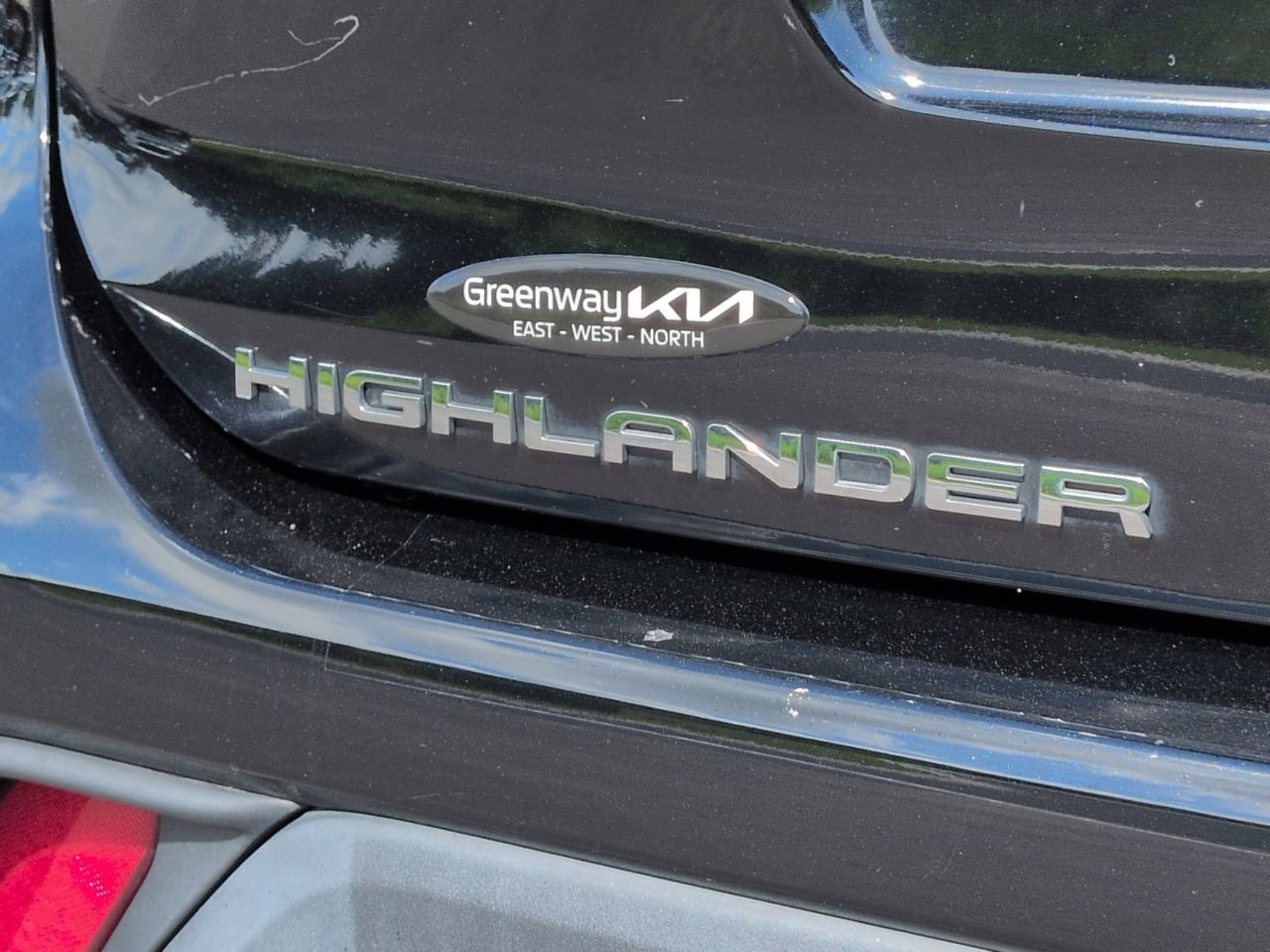 Used 2022 Midnight Black Metallic Toyota XLE image 35