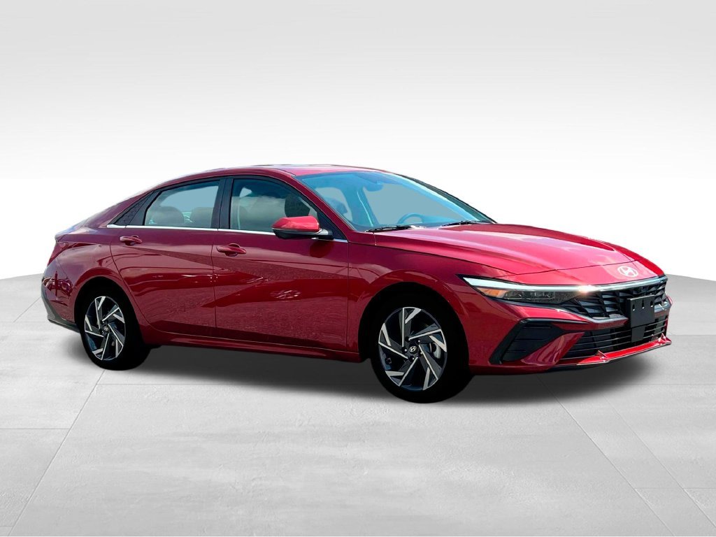 2025 Hyundai Elantra Limited - Photo 12