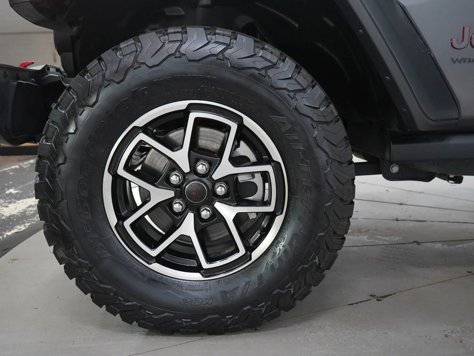 Used 2024 Granite Crystal Metallic Clearcoat Jeep Rubicon image 30