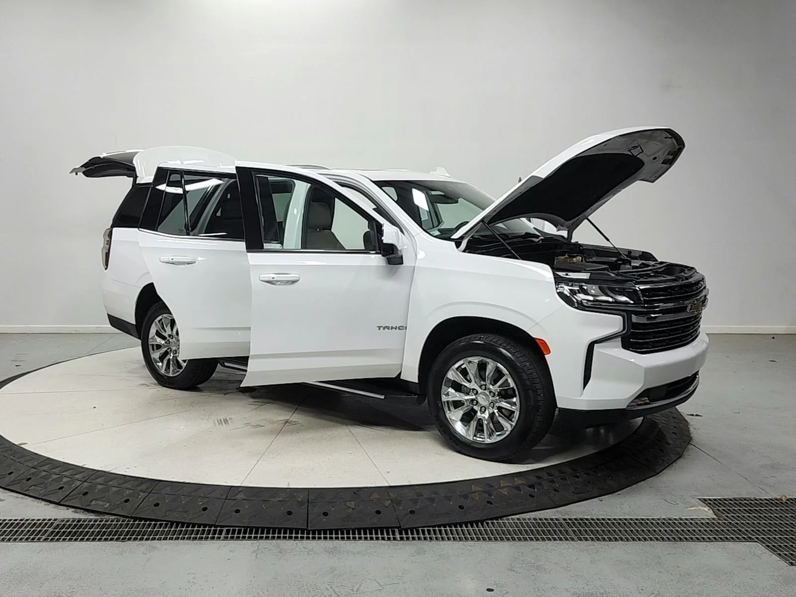 Used 2021 White Chevrolet LT image 10
