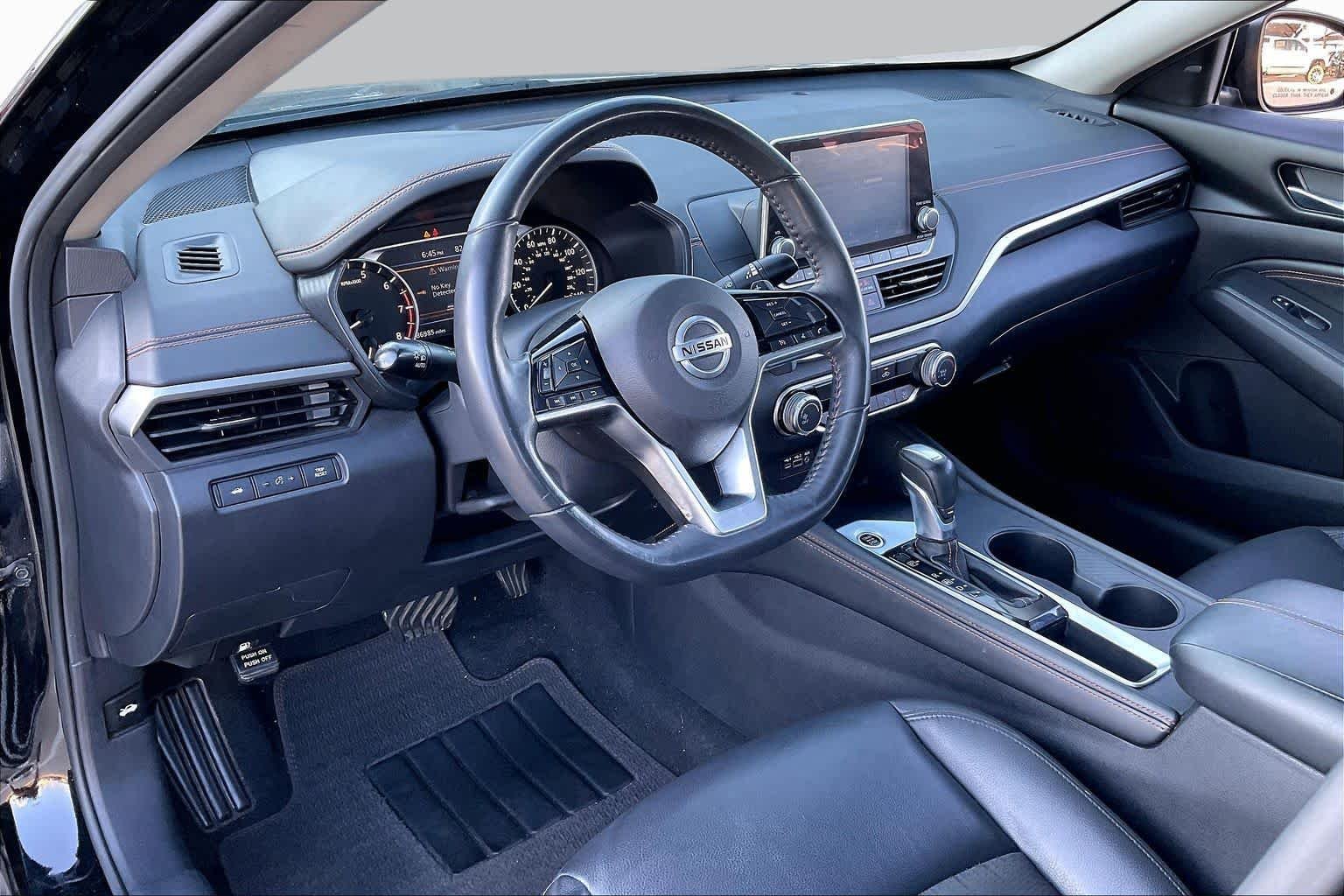 Used 2020 Super Black Nissan 2.5 SR image 15