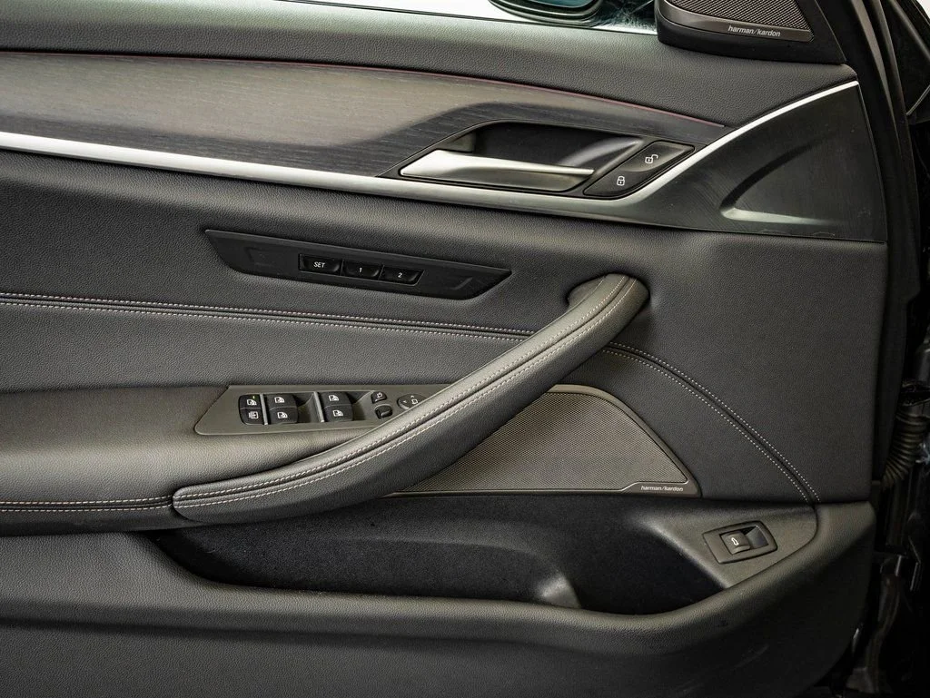Used 2023 Black Sapphire Metallic BMW 540i xDrive image 25