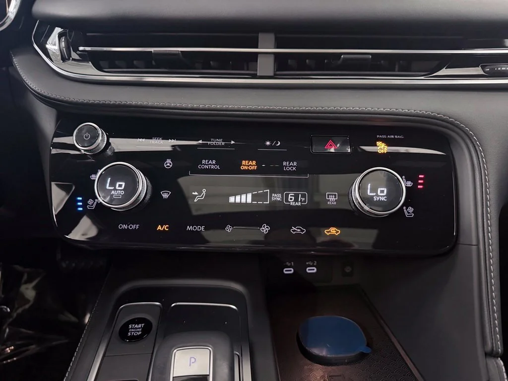 New 2027 2T RAD WHT INFINITI Sport AWD image 34