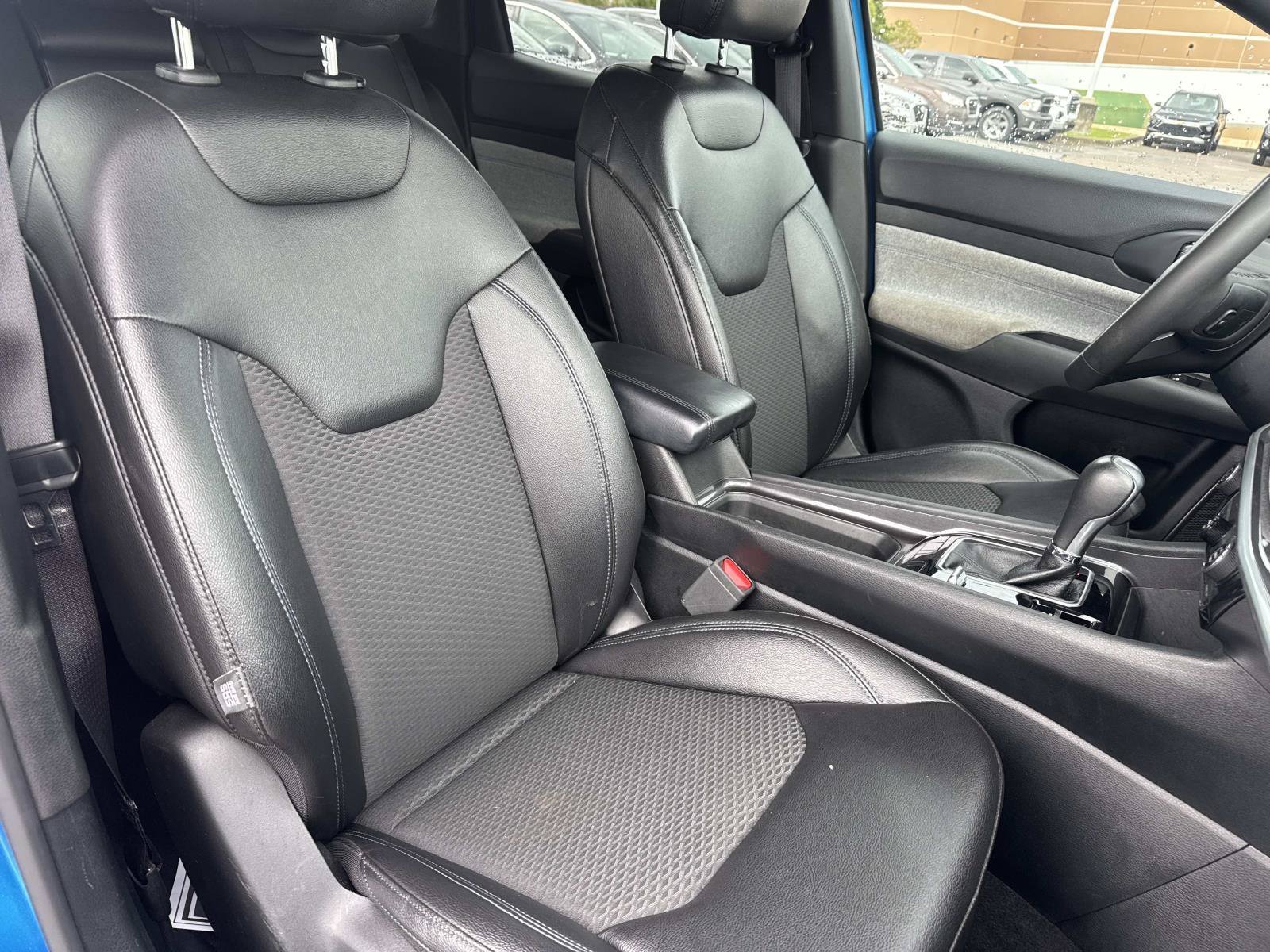 Used 2024 Blue Jeep Latitude image 12
