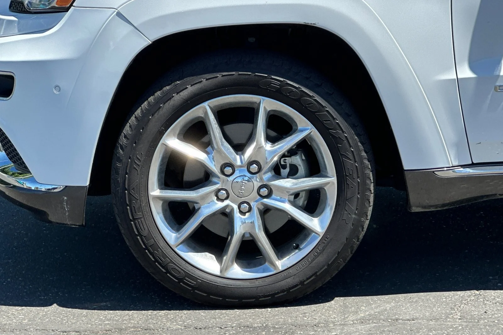 Used 2014 Bright White Clearcoat Jeep Summit image 27