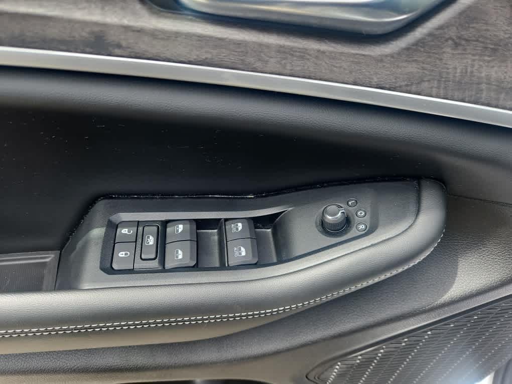 New 2026 Silver Zynith Jeep Laredo Altitude image 19