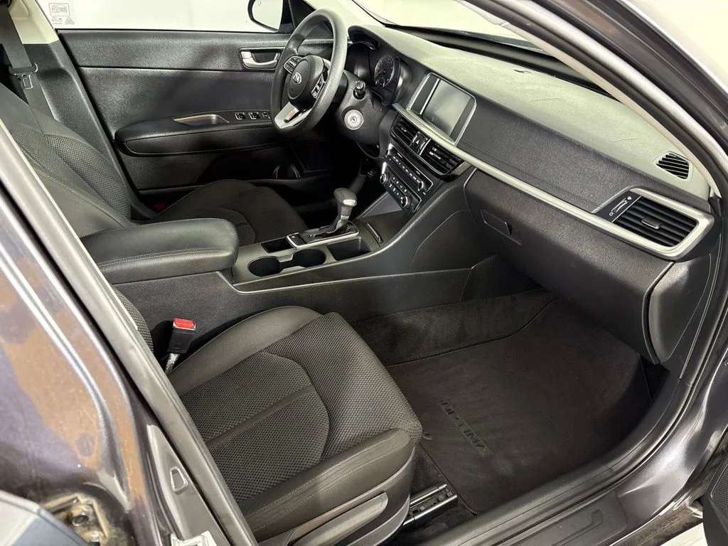Certified Used 2019 Platinum Graphite Kia LX image 16