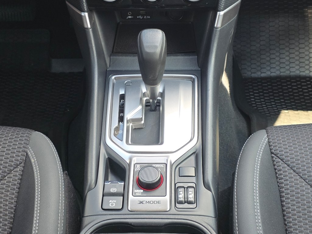 Used 2020 Black Subaru Premium image 20